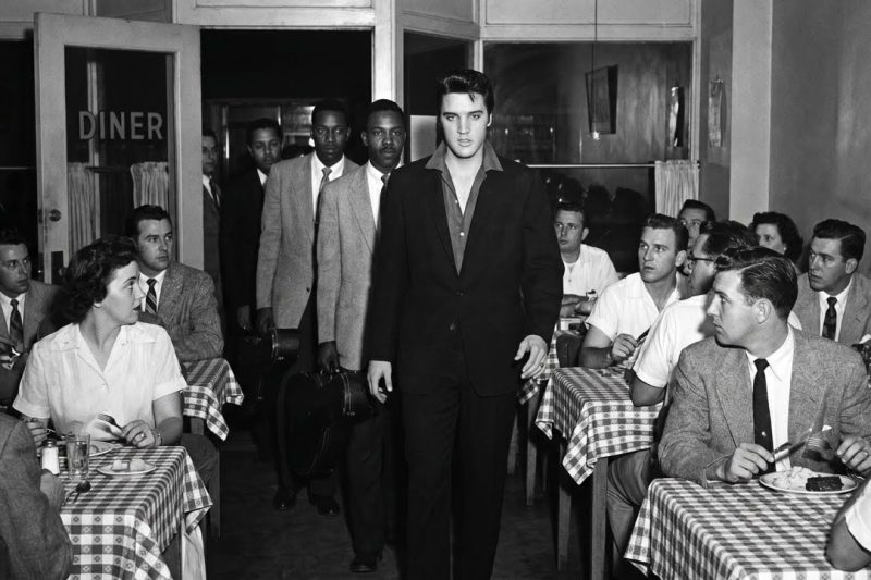 Elvis Walked In With Black Musicians… The Restaurant Went Silent