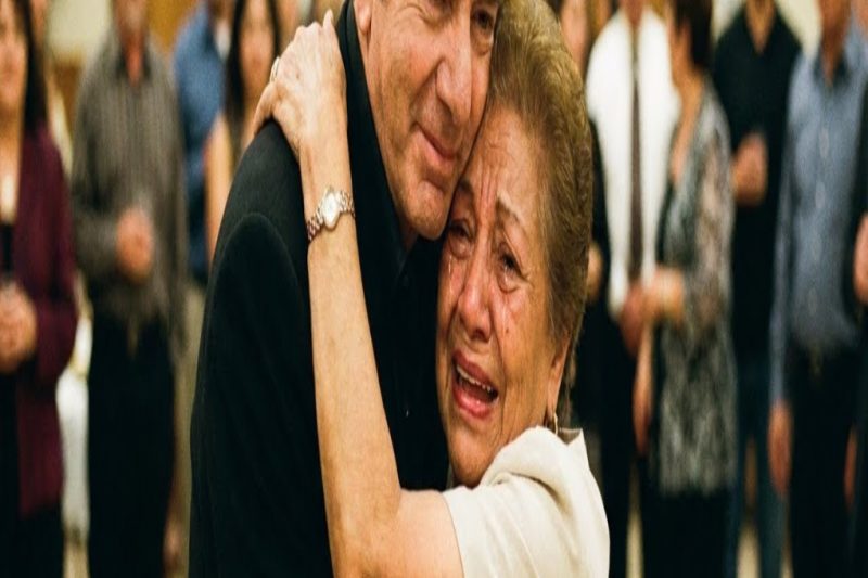 Neil Diamond attends the wedding of his housekeeper’s son… and left everyone in tears.