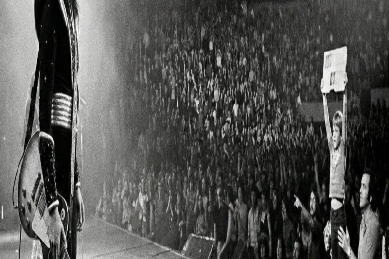 Ace Frehley STOOD Still When a Little Boy Held Up a Sign — What He Did Next SHOOK MSG
