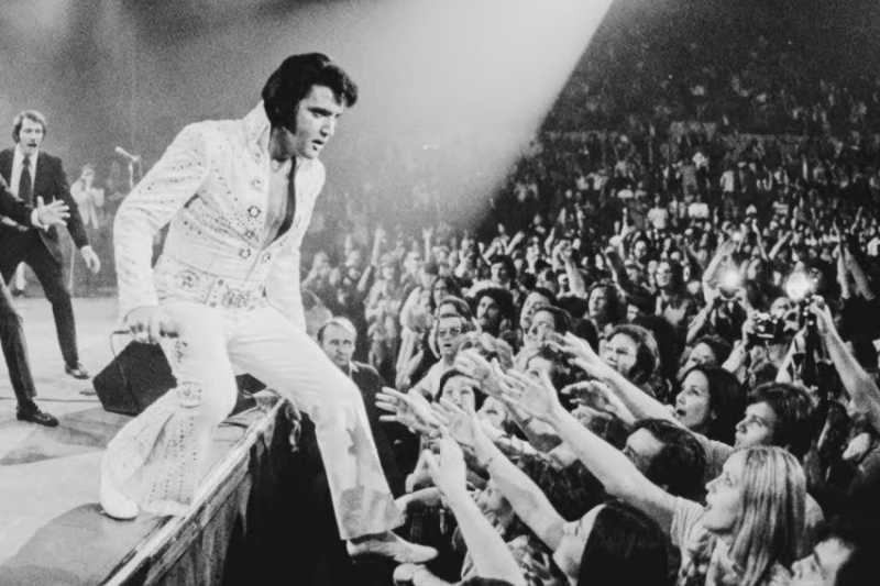 Elvis STOPPED Singing When He Saw THIS — What He Did Next Made 15,000 Fans Stand Up