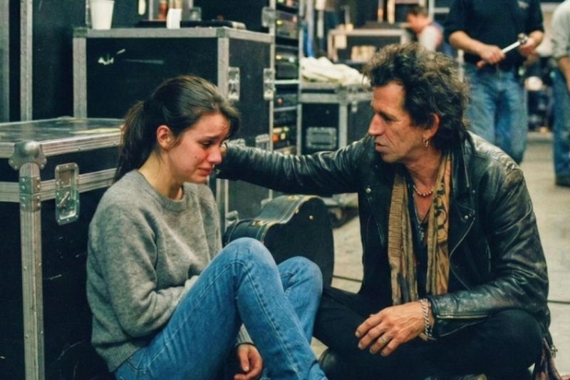The Stranger in the Backstage Corridor Who Saved a Sixteen-Year-Old Girl’s Life Before the Lights Went Up