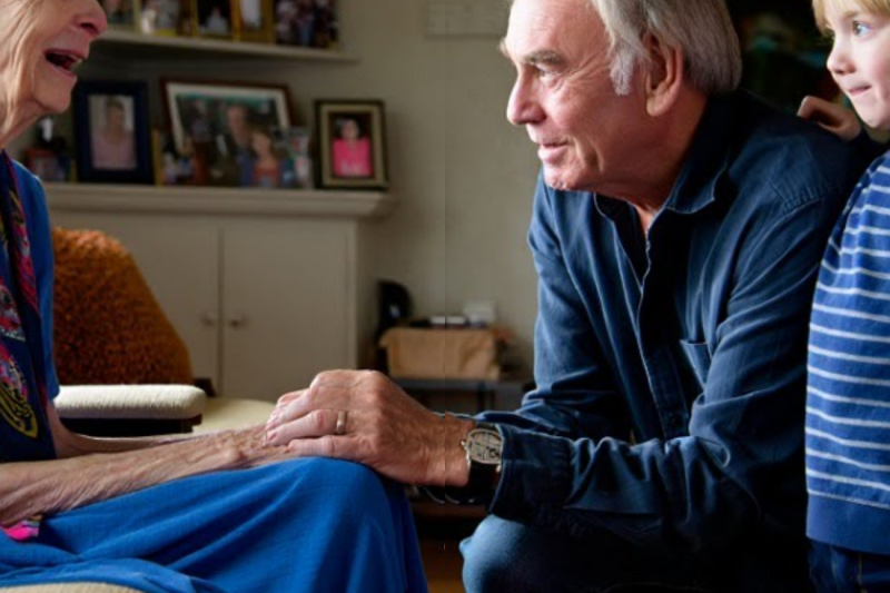 The Miracle in the Living Room: How a 6-Year-Old’s Letter Moved a Music Legend to Tears