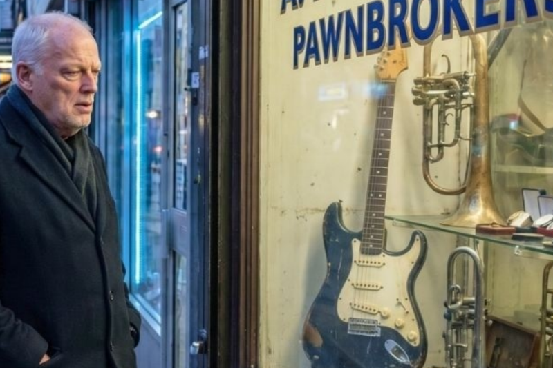 A Twist of Fate in South London: How Pink Floyd’s David Gilmour Found His Stolen Guitar in a Pawn Shop Window