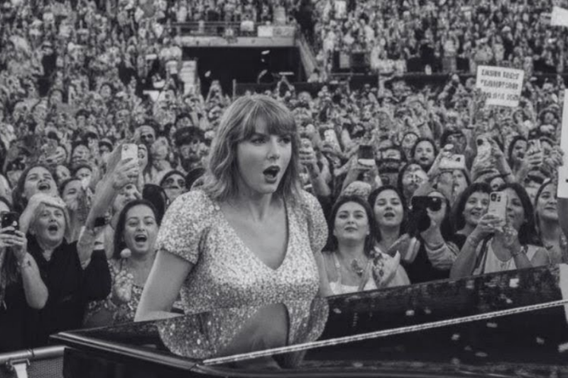 Taylor Swift STOPPED her concert after spotting an IMPOSSIBLE coincidence witnessing 68,000 MIRACLES