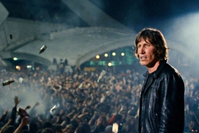 Roger Waters Walked Off Stage in Front of 80,000 People… 80,000 Fans Frozen in Speech