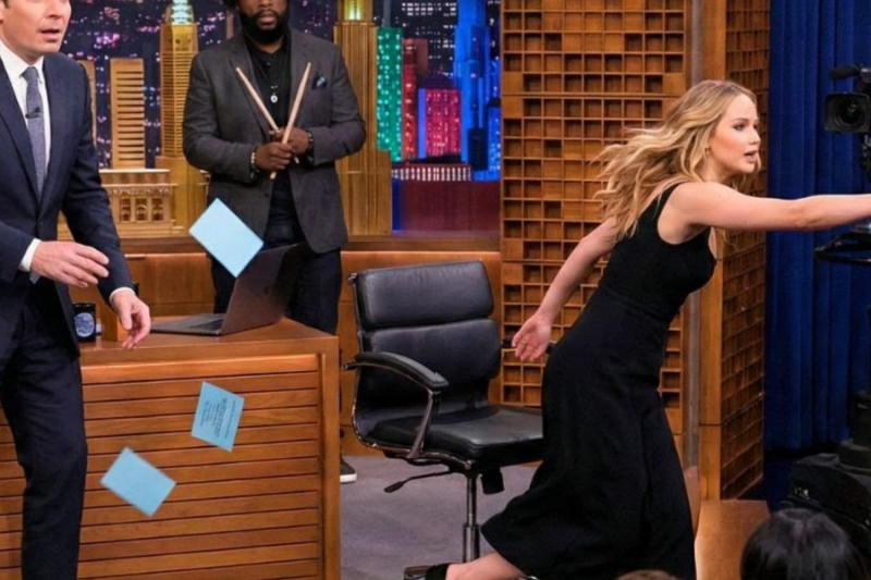 Jimmy Fallon SHOCKED When Jennifer Lawrence Suddenly Rushes Into Audience After Seeing This Face