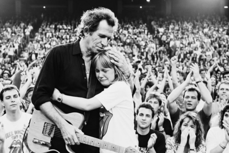 Keith Richards: ‘SHUT UP’ to 20,000 Fans Mid-Solo — Crowd Went SILENT — Heard Lost 5-year-old Crying