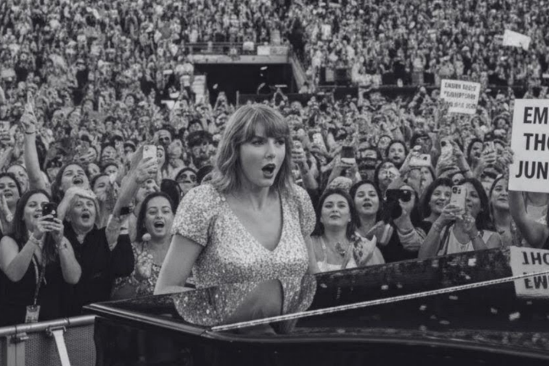 Taylor Swift STOPPED her concert after spotting an IMPOSSIBLE coincidence witnessing 68,000 MIRACLES